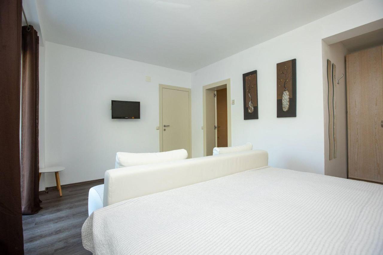 Apartments Mosor Оміш Екстер'єр фото