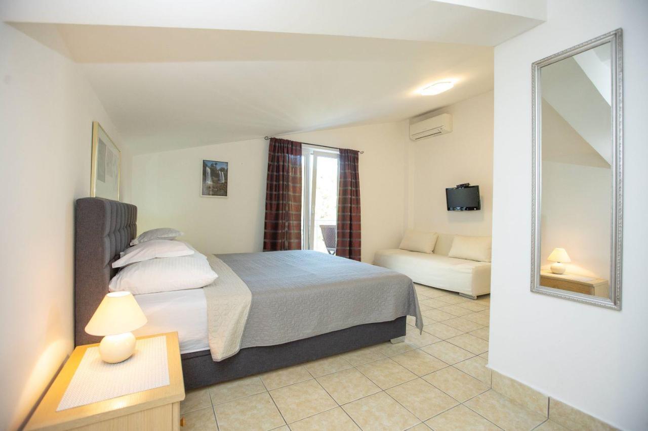 Apartments Mosor Оміш Екстер'єр фото