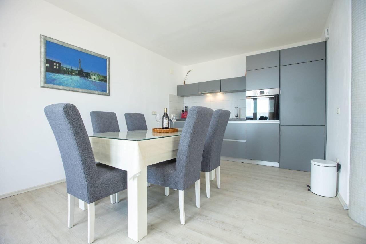 Apartments Mosor Оміш Екстер'єр фото
