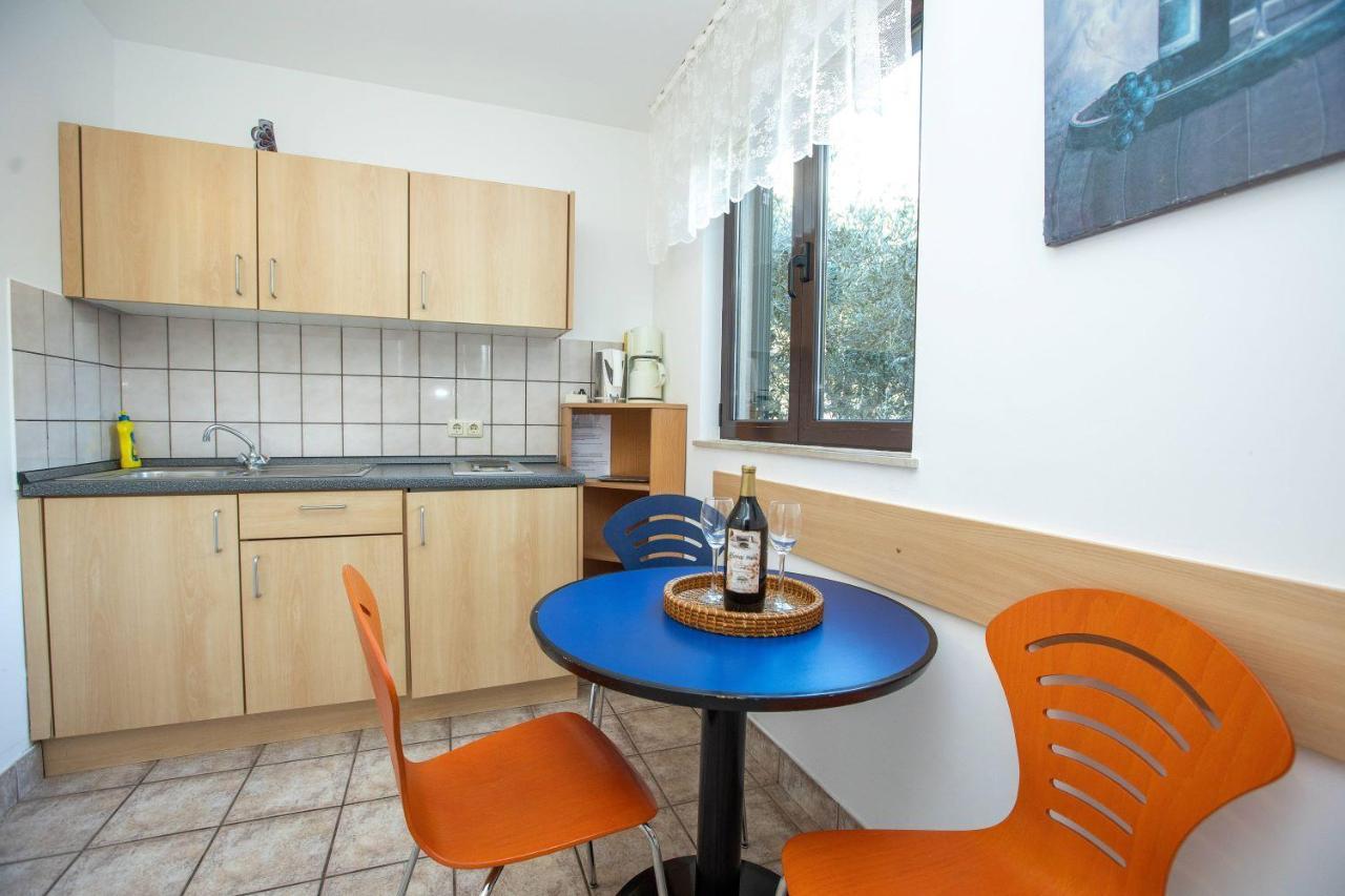 Apartments Mosor Оміш Екстер'єр фото