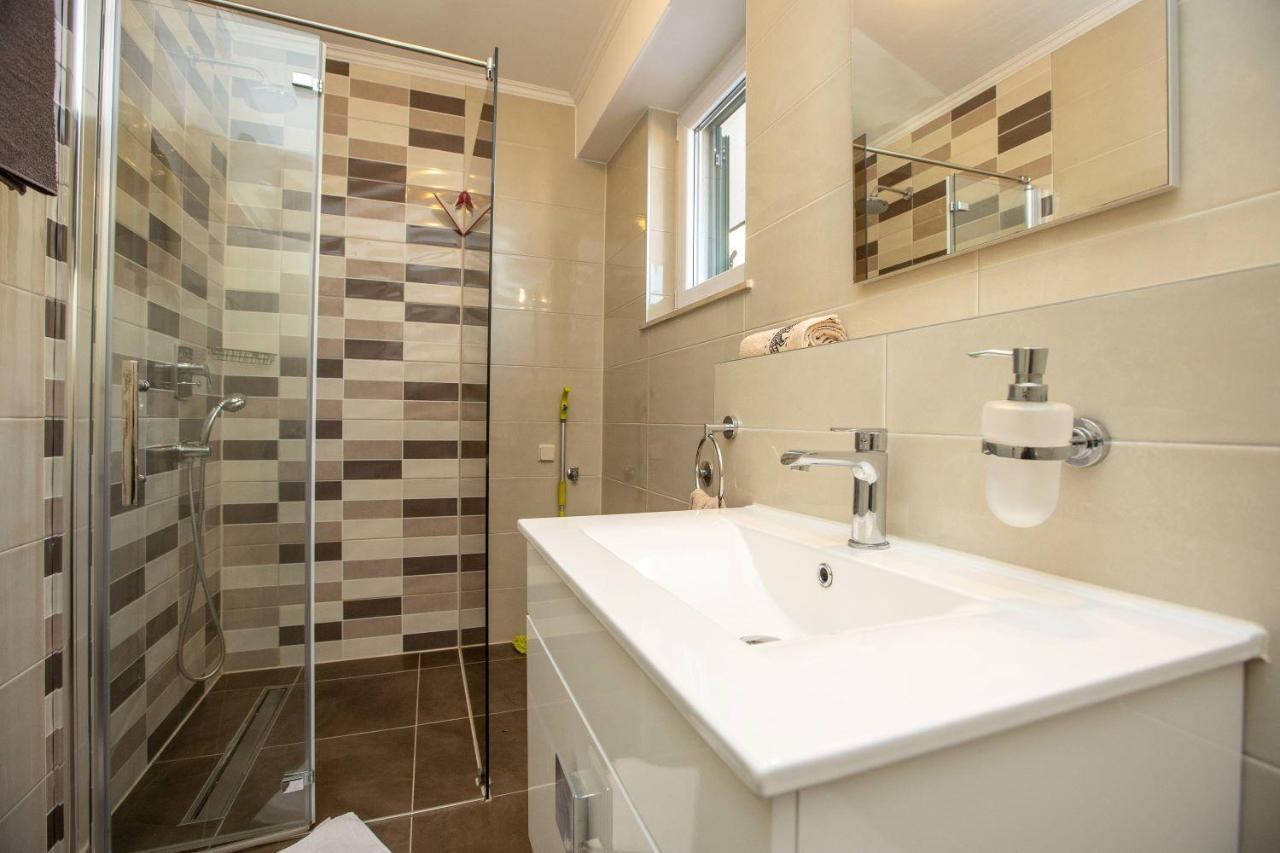 Apartments Mosor Оміш Екстер'єр фото