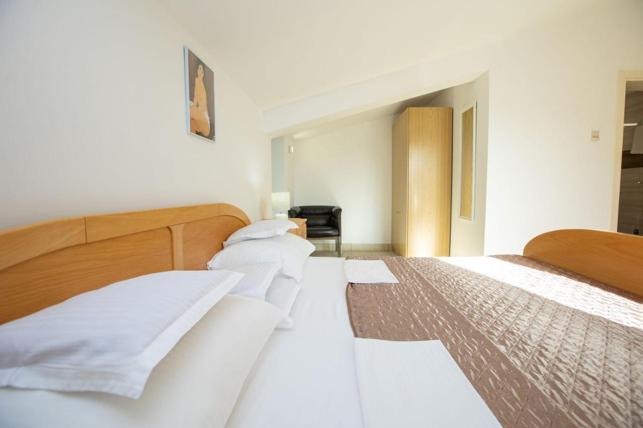 Apartments Mosor Оміш Екстер'єр фото