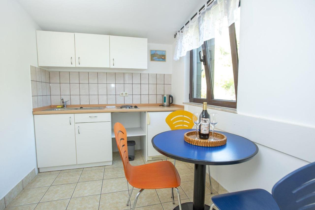 Apartments Mosor Оміш Екстер'єр фото