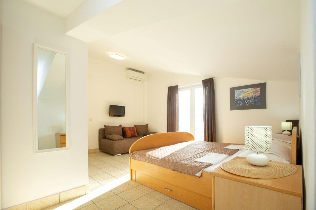 Apartments Mosor Оміш Екстер'єр фото