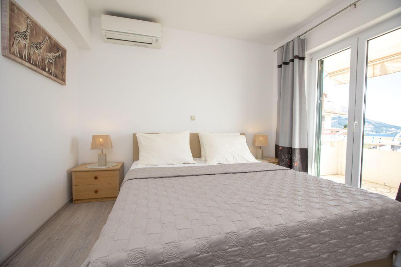 Apartments Mosor Оміш Екстер'єр фото